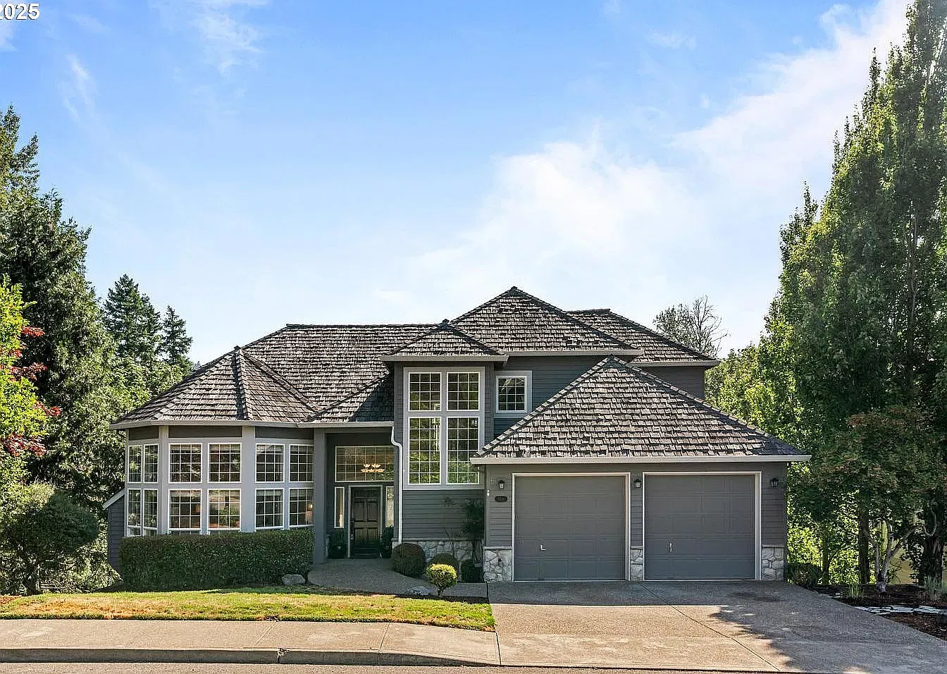 6 bed, 3.5 bath, 3450 sqft, $5,500 — Photo 1