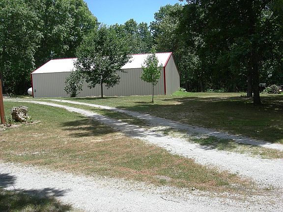 5th image of 9600 Creek Rd