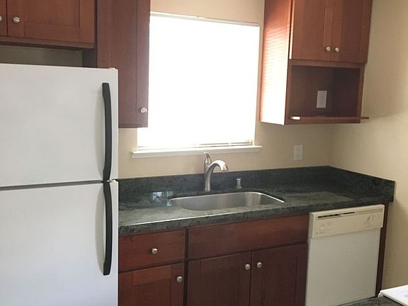 5th image of 116 Hickory St APT B