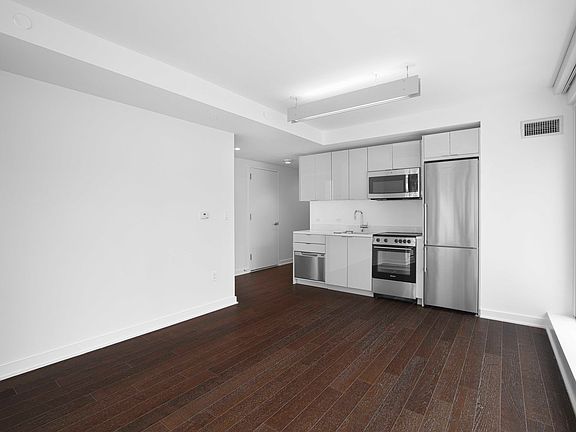 3rd image of 400 W 113th St APT 301