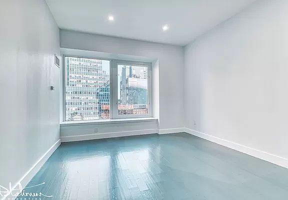 3rd image of 75 Wall St APT 20M