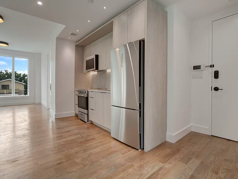 152 Erasmus St #407 — Photo 9