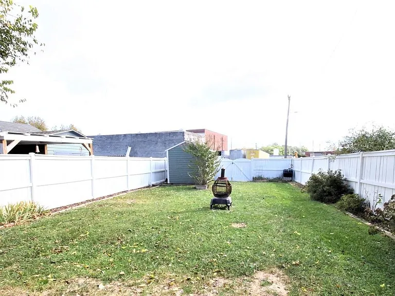 112 Water St — Photo 3