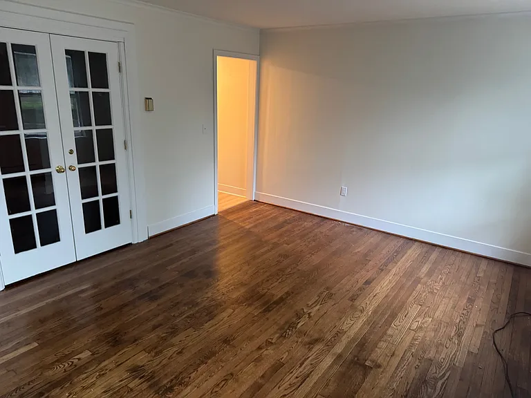 123 W 5th St #1 — Photo 10