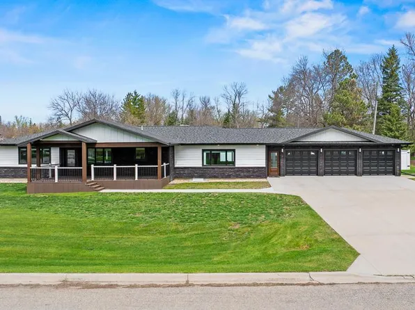 711 8th St W, Clear Lake, SD 57226