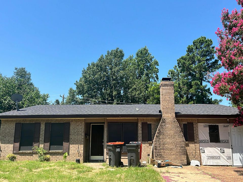 1st image of 2410 Ballard Dr