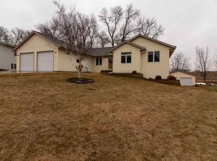 915 3rd Ct, Cleveland, MN 56017