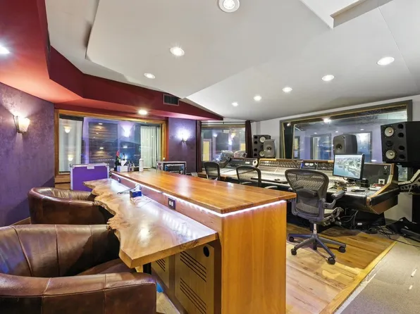 514 Monastery Place image 3 of 46