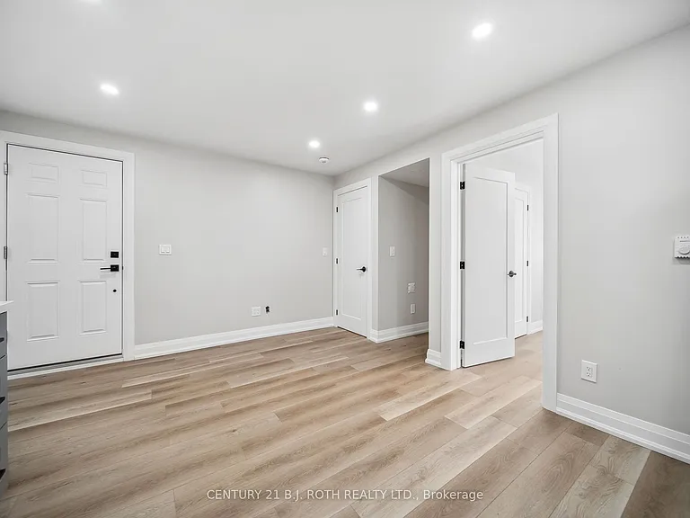 14 Christine Pl #LOWER — Photo 5