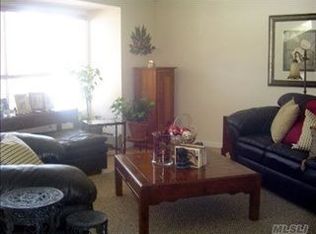 12 5th Pl, Syosset, NY 11791