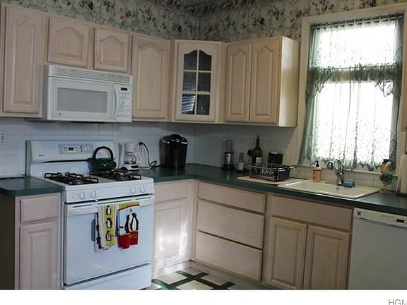 3rd image of 114 E 236th St
