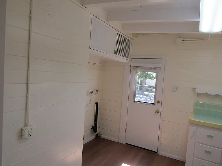 404 E Locust Ave — Photo 14