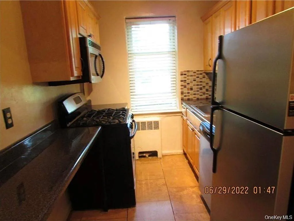 Studio, 750 sqft, $2,100 — Photo 2
