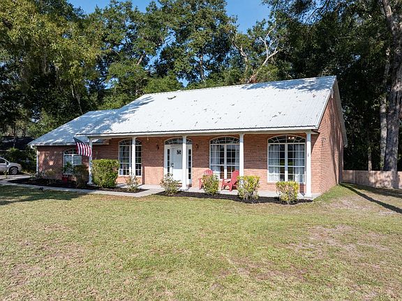 3rd image of 423 NW Emerald Lakes Dr