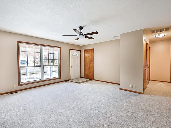 4th image of 1913 Hunters Ridge Dr