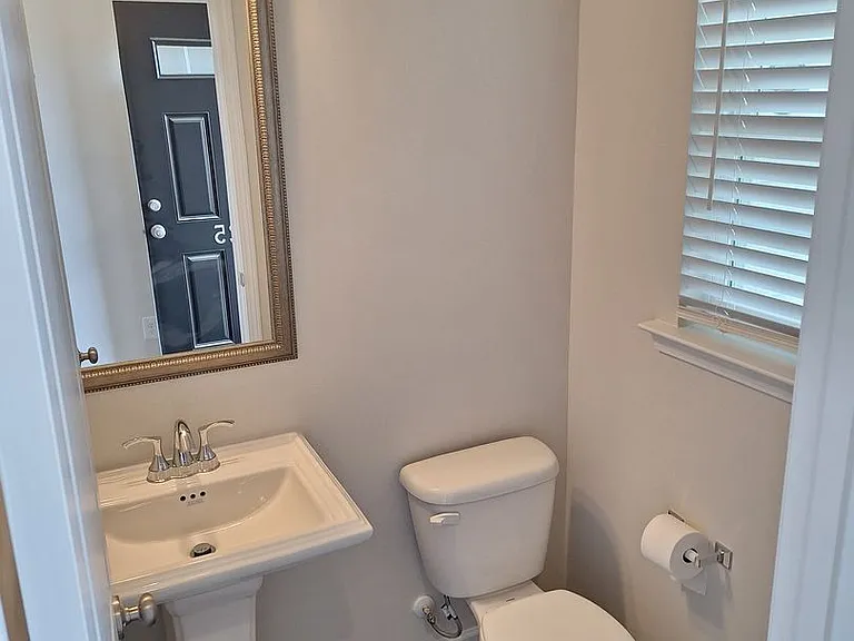 725 Gatestone Ln — Photo 5