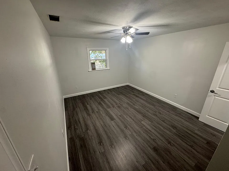 948 Hollywood Dr #2