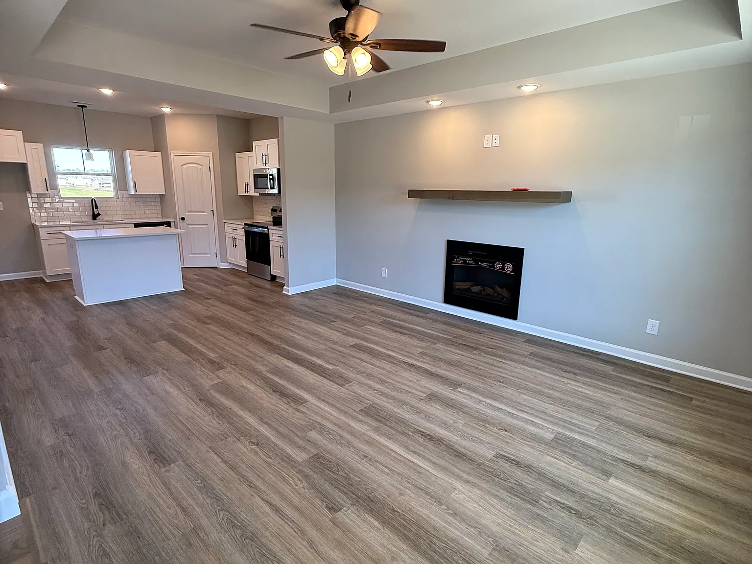 4 bed, 2.5 bath, 2000 sqft, $2,300 — Photo 3