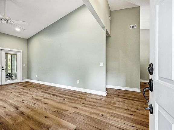 4th image of 430 NW 48th Blvd