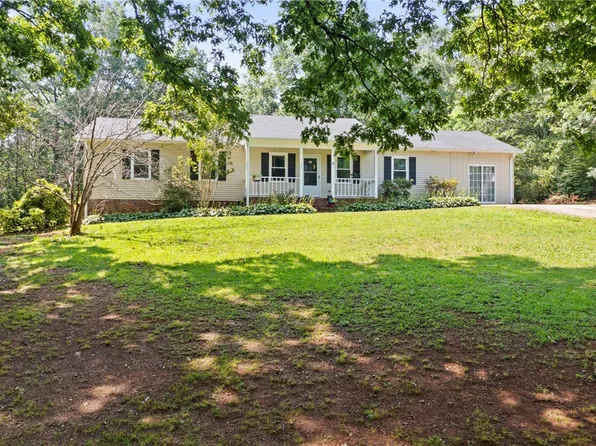 120 Robinwood Ln, Pelzer, SC 29669