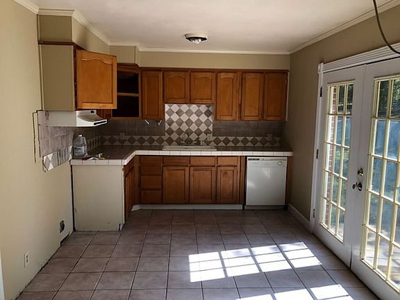 5th image of 14 Woodlawn Dr