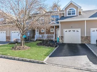 33 Terrace Ln, Patchogue, NY 11772