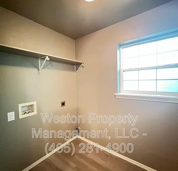 416 E Washington St — Photo 13