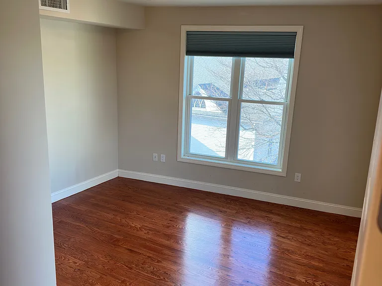 80 Middle St #206 — Photo 4