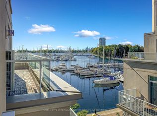 32 Stadium Rd #377, Toronto, ON M5V3P4