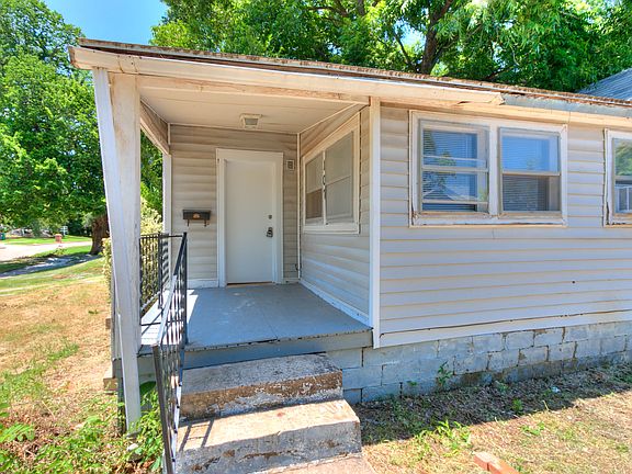 2nd image of 107 SW 27th St
