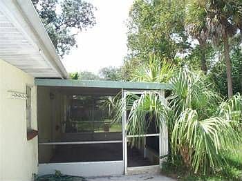5th image of 528 Lenore Ave