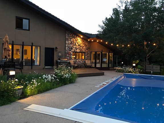 Large deck for entertaining 