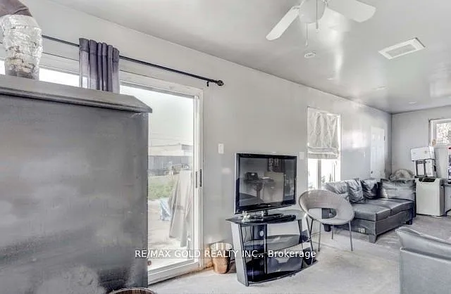 6 Monaco Ct — Photo 35