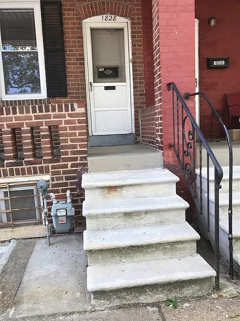 1st image of 1828 W 5th St