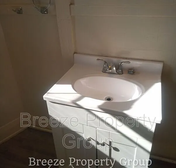 228 Langdon St — Photo 7