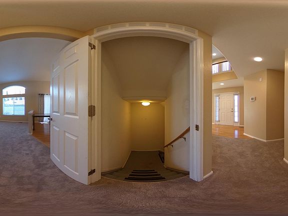 ML - Hallway - Closet/Stairs