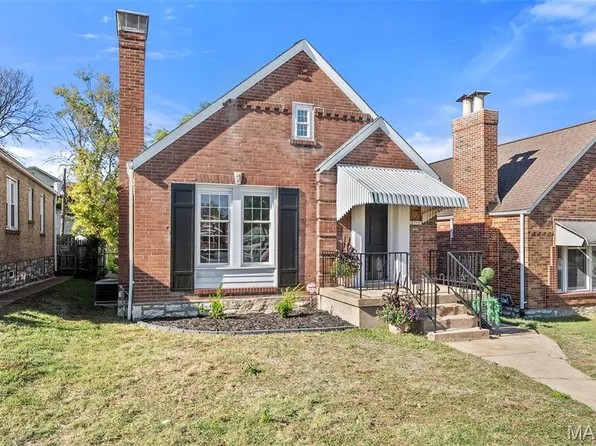 2715 Watson Rd, Saint Louis, MO 63139