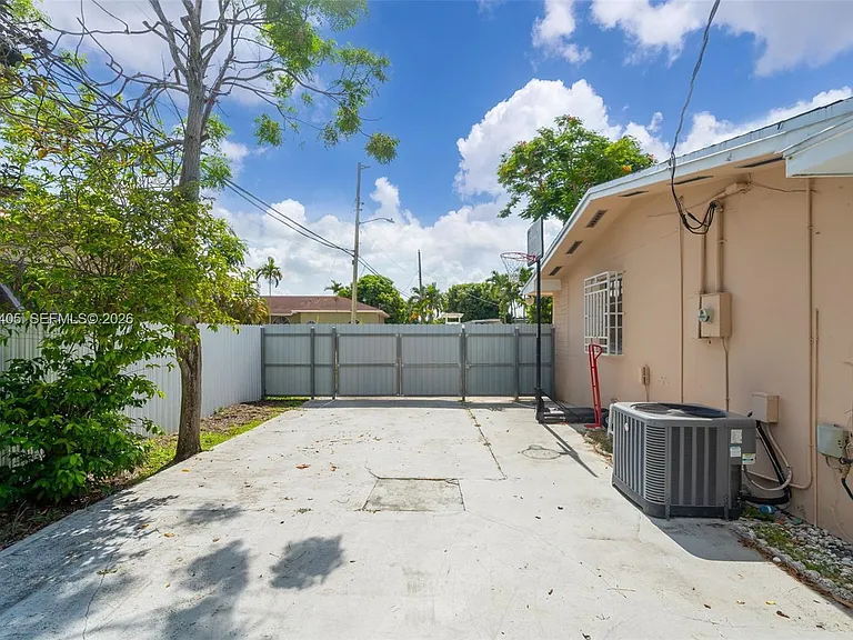 5560 W 6th Ave — Photo 29