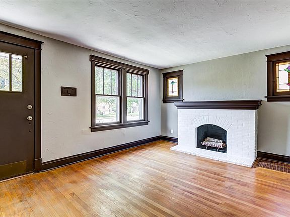 Spacious living room - great space