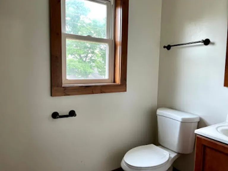221 Maple St — Photo 17