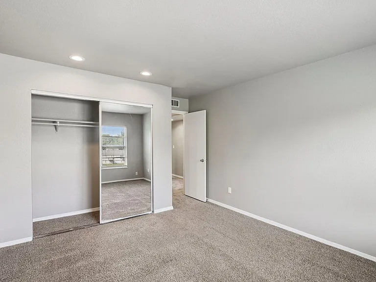 Hidden Hills Apartments — Photo 34