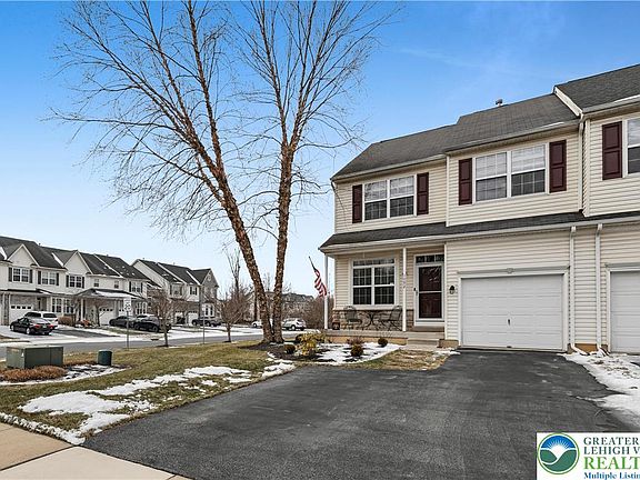 2nd image of 1092 King Way