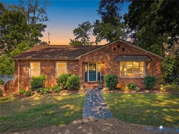2235 Lakeview Dr, Powhatan, VA 23139