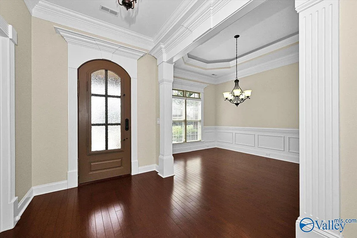 4 bed, 3.0 bath, 3119 sqft, $3,000 — Photo 2