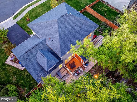 3rd image of 105 Heglar Oaks Ct