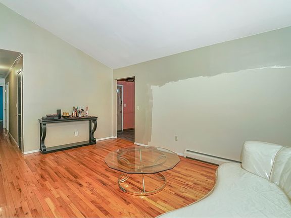 5th image of 53 Grand St