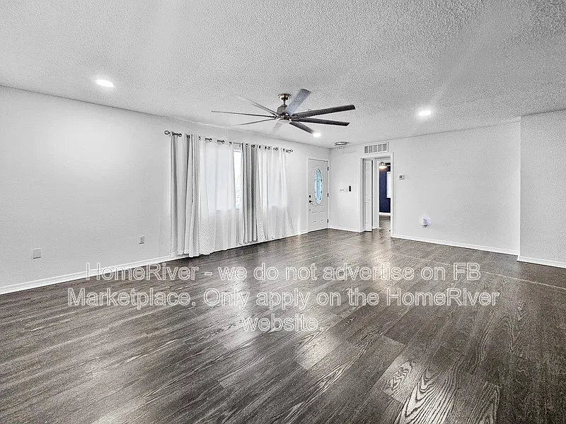 4 bed, 3.0 bath, 1985 sqft, $2,900 — Photo 3