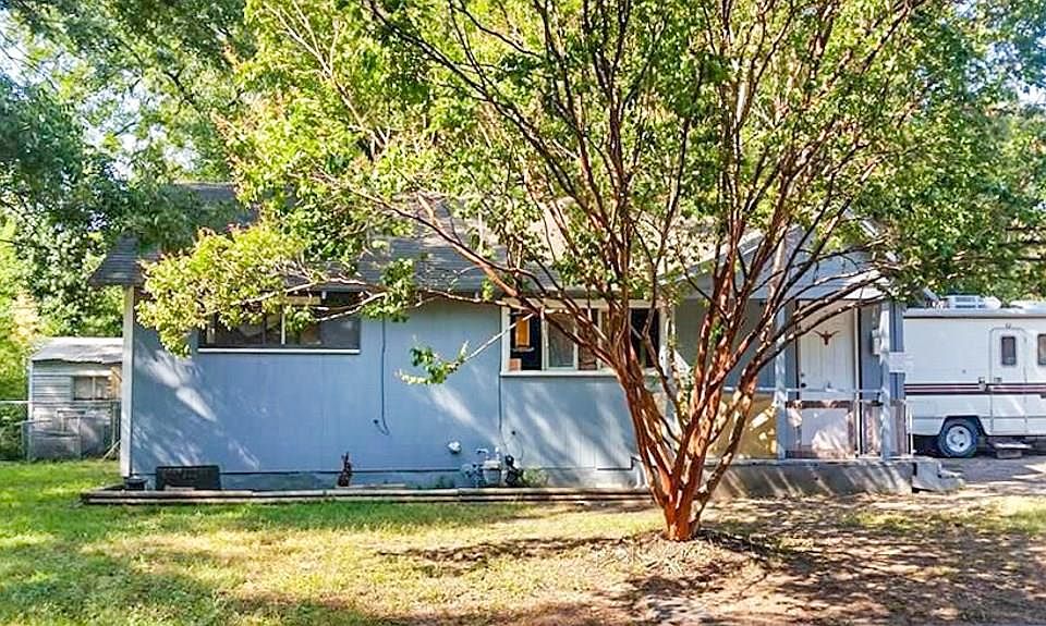1st image of 2405 Harrow Ln