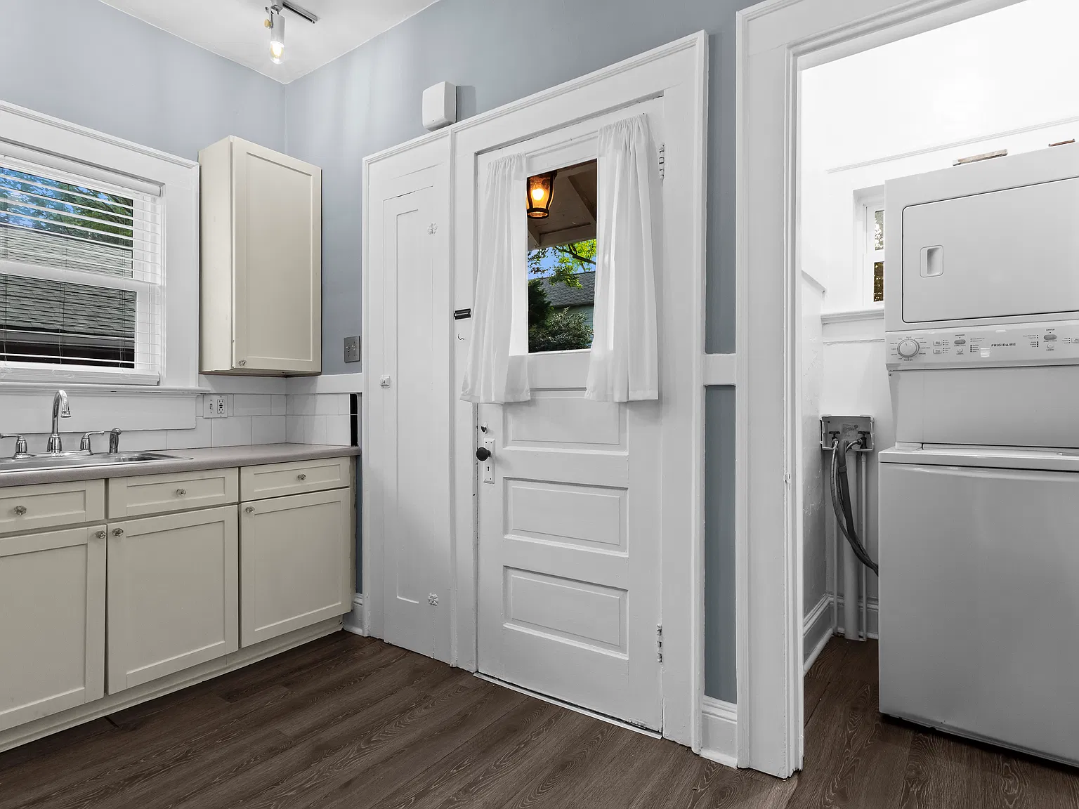 1 bed, 735 sqft, $1,950 — Photo 3