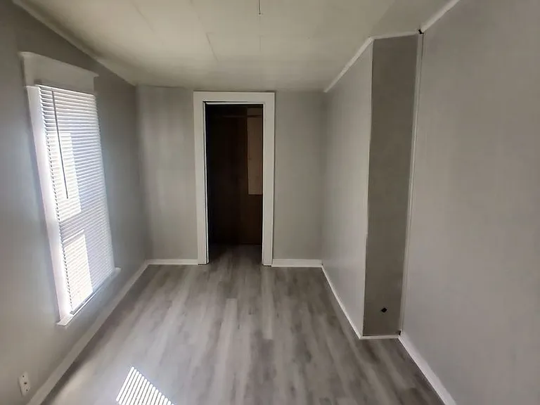 Cozy 3 Bedroom Upstairs Apartment- Available Now! W+D Hookup! Pet Friendly! — Photo 6